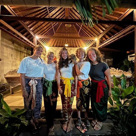 Lembongan Hostel Nusa Lembongan Exteriör bild